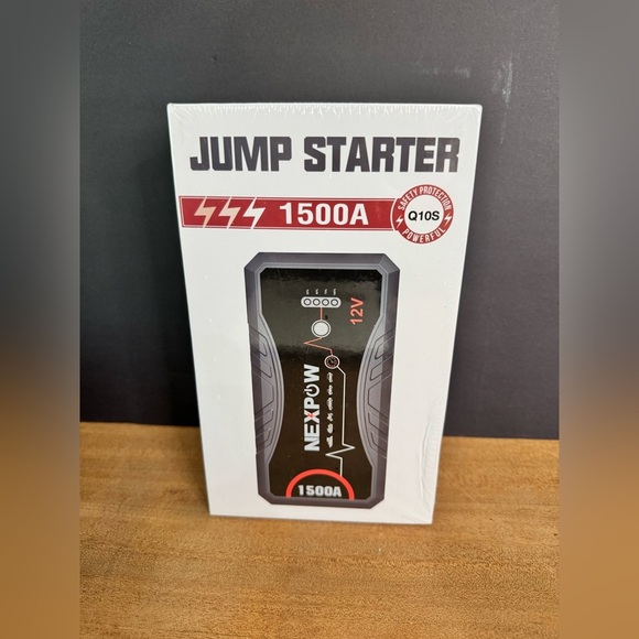 NIB NextPow Q10S 1500A Peak Jump Starter Emergency Pocket sized Flashlight USB - Picture 2 of 5